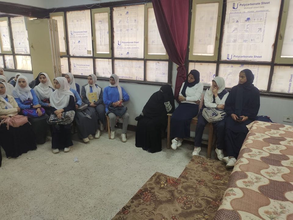 مكتبة المنفلوطي تناقش قضايا المراهقة ومخاطر الزواج المبكر