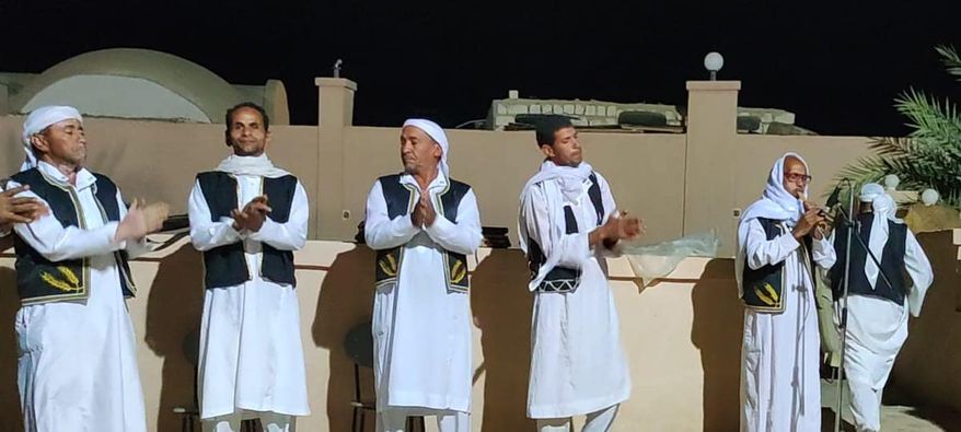 مكتبة الطفل والشباب بالفرافرة تنظم عرض فنون شعبية لفرقة التلقائين للفن الشعبي