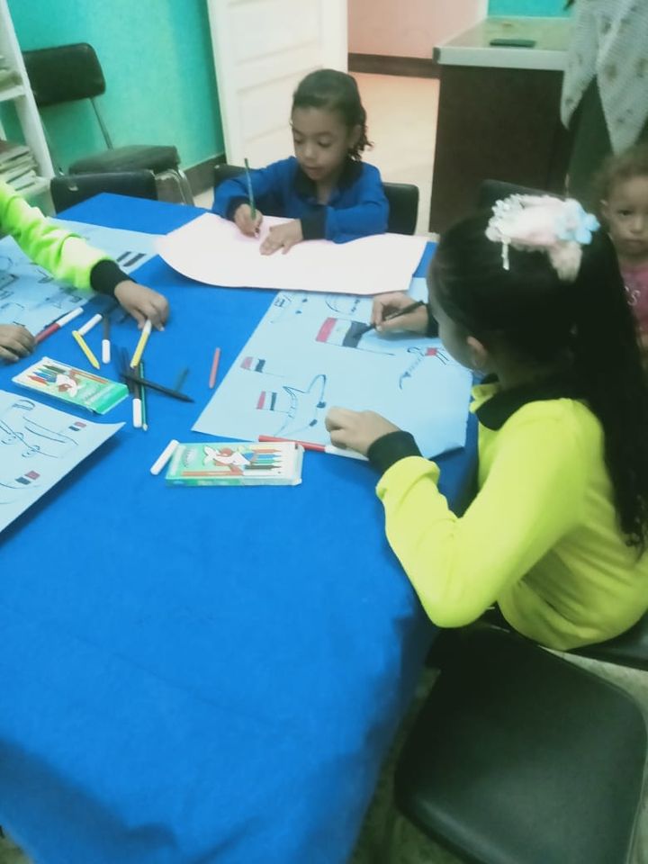 مرسم فني يعبر عن حرب أكتوبر ينظمه بيت ثقافة المنيرة بالخارجة