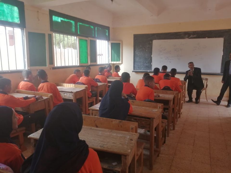 محاضرة  ومعرض نحت بمكتبة الطفل والشباب بتنيدة