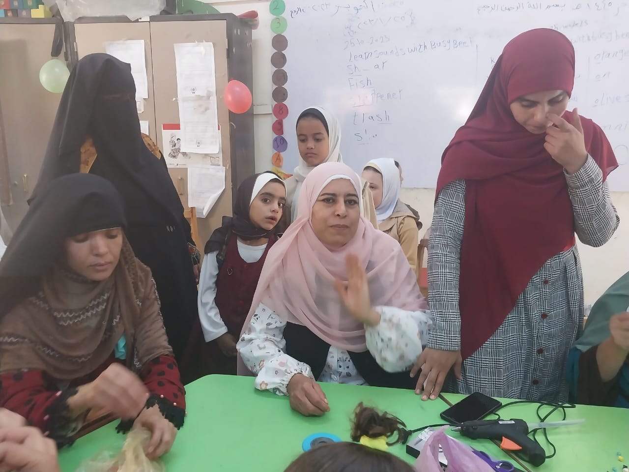 قصر ثقافة الغنايم يقدم ورشة اكسسوارات الخرز بمدرسة الفصل الواحد