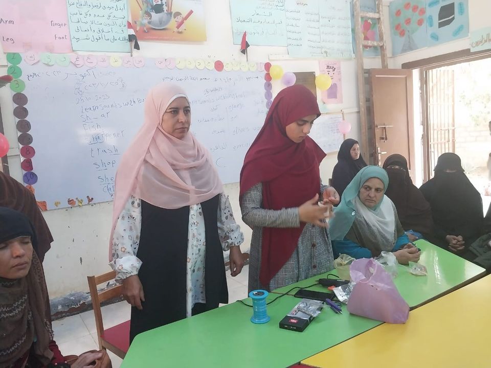 قصر ثقافة الغنايم يقدم ورشة اكسسوارات الخرز بمدرسة الفصل الواحد