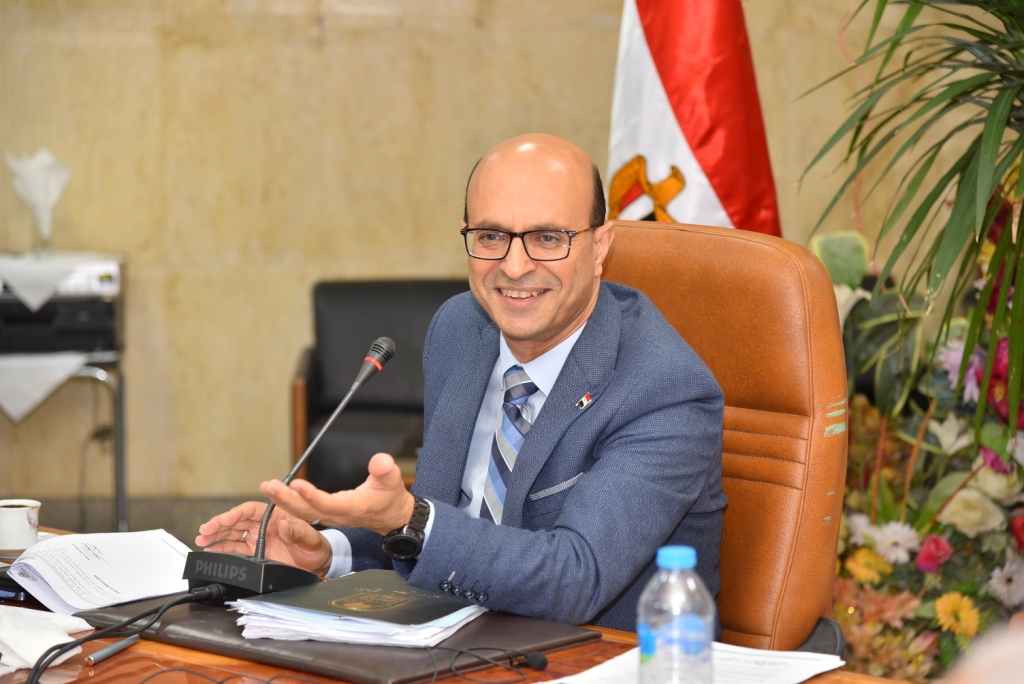 جانب من اجتماع مجلس جامعة اسيوط