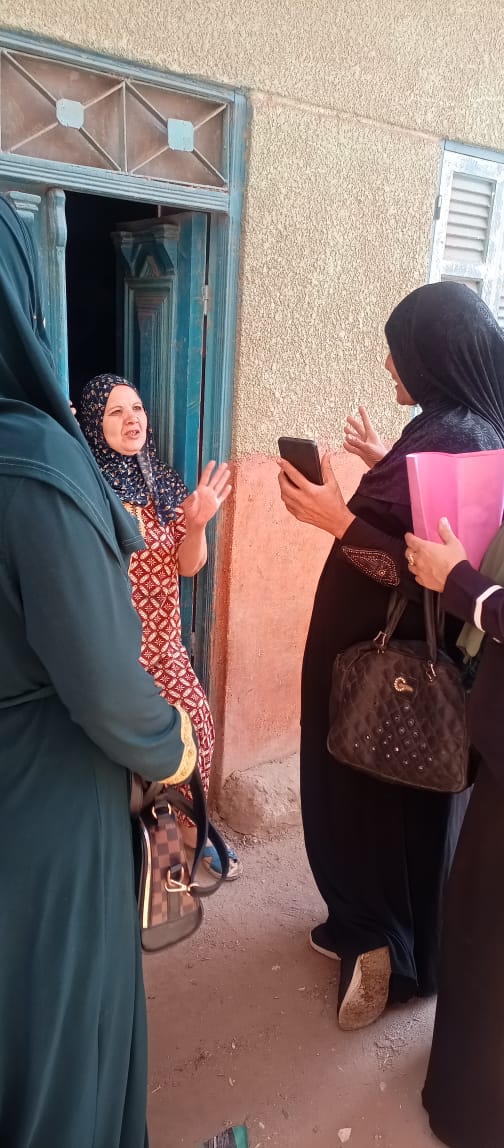 جانب من فعاليات حملة طرق الأبواب 