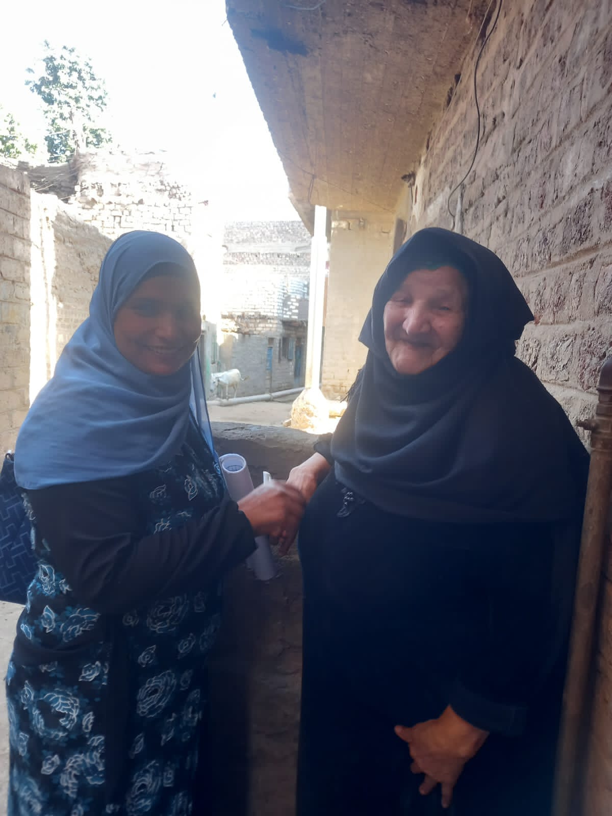 جانب من فعاليات حملة طرق الأبواب 