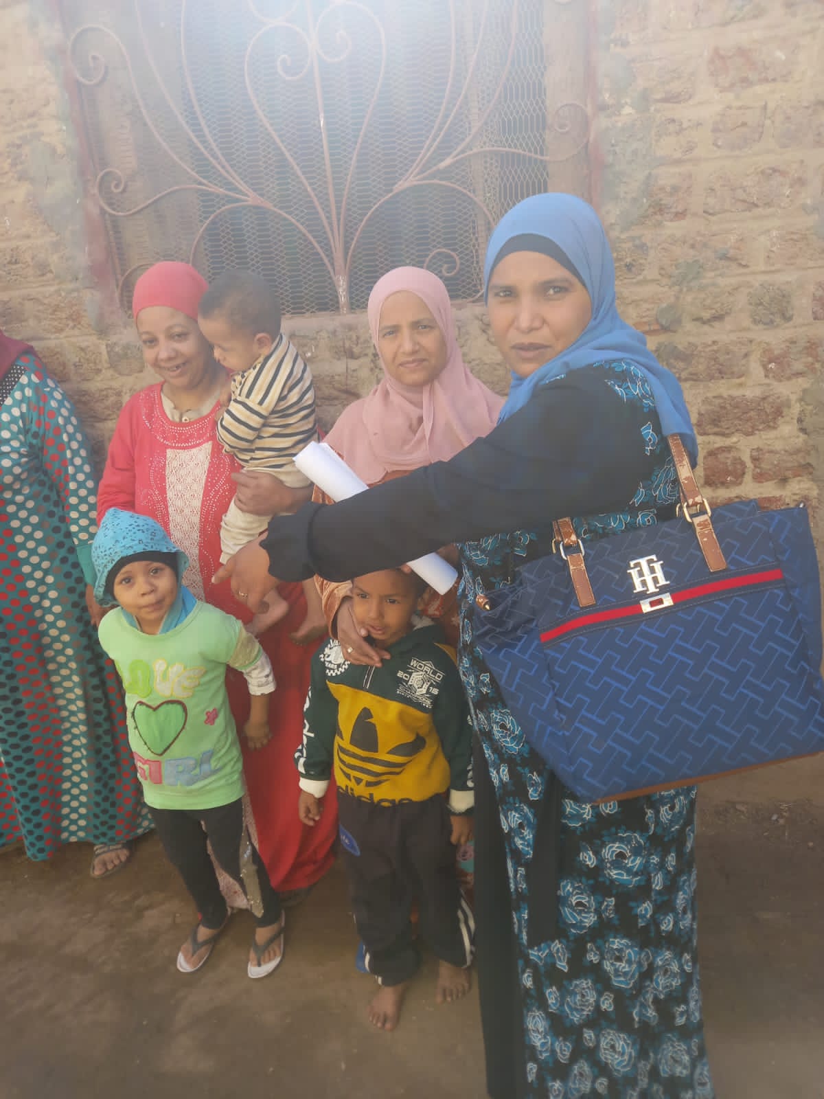 جانب من فعاليات حملة طرق الأبواب 