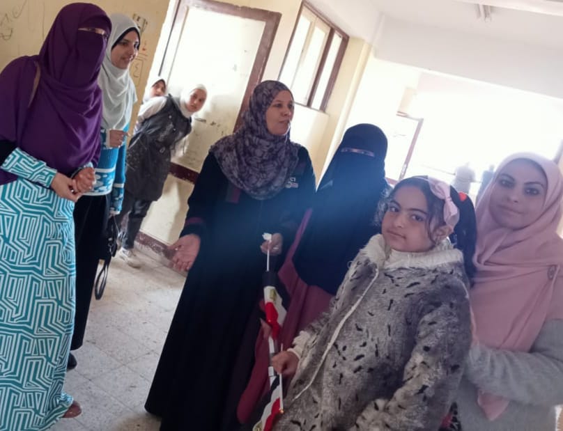 جانب من فعاليات حملة طرق الأبواب 