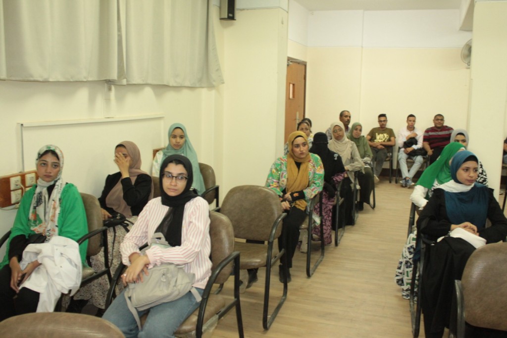 جانب من ندوة 