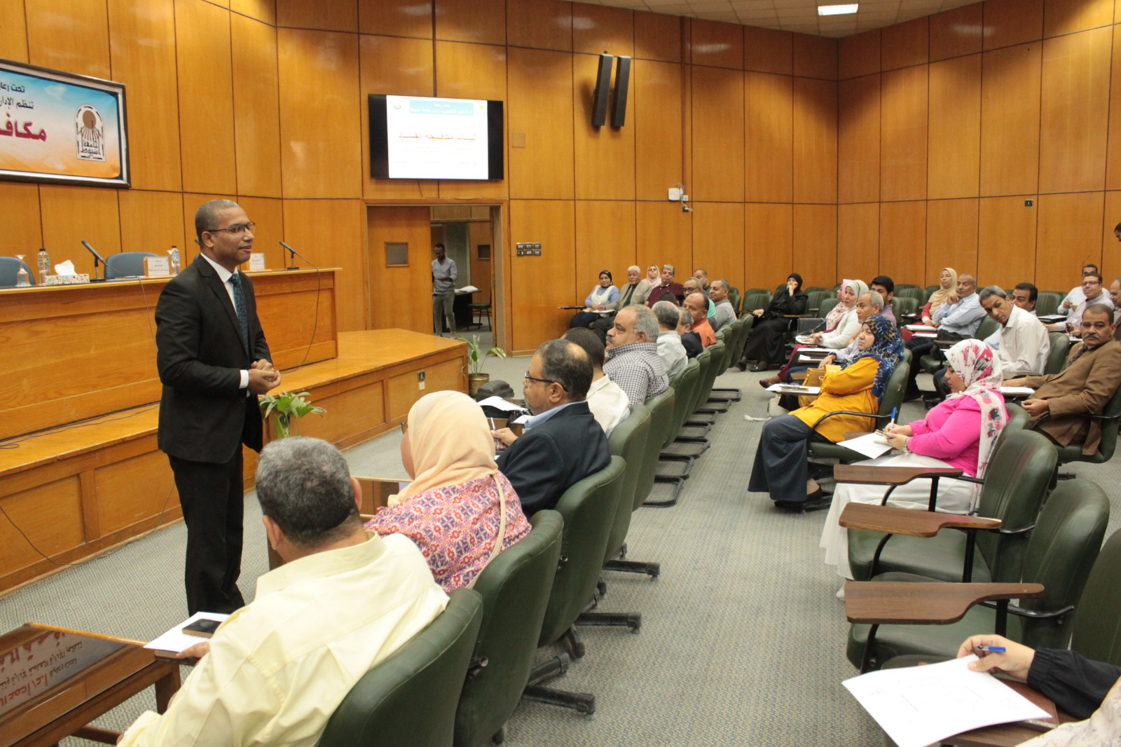 جانب من ورشة عمل حول 