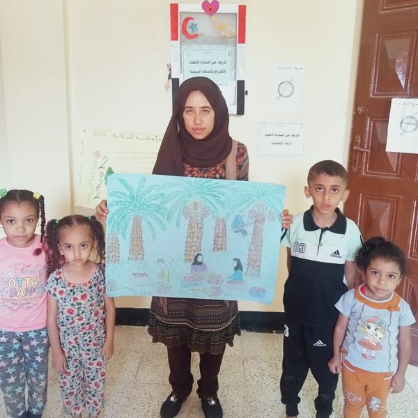 جانب من ورشة فنون تشكيلية