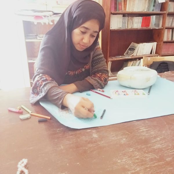 جانب من ورشة فنون تشكيلية