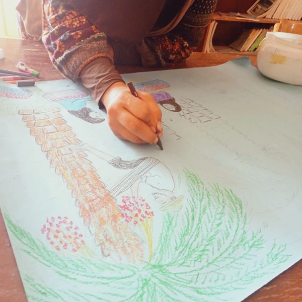 جانب من ورشة فنون تشكيلية