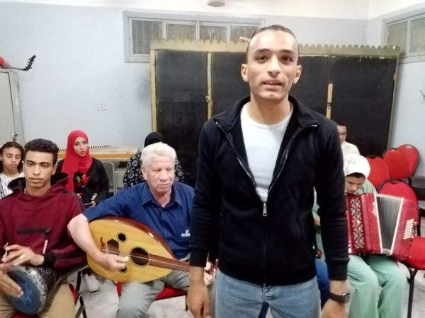 جانب من عرض فنى لفرقة الموسيقى العربية