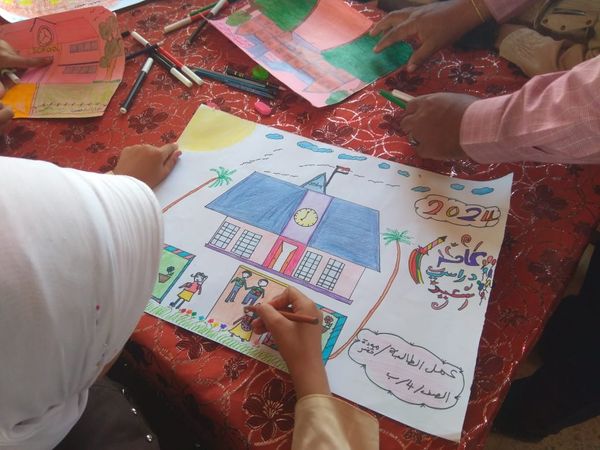 جانب من  ورشة فنون تشكيلية