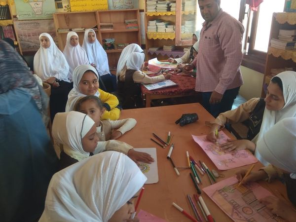 جانب من  ورشة فنون تشكيلية