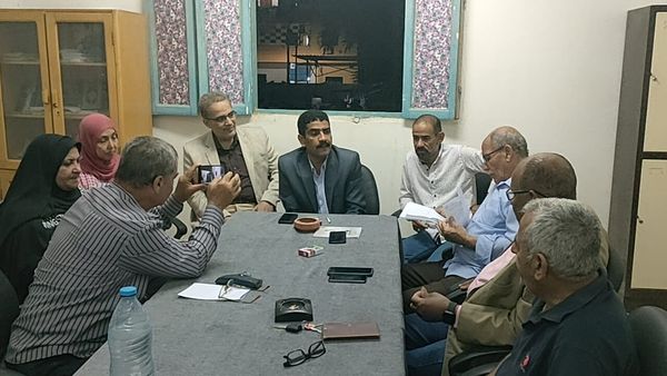 جانب من مائدة الحوار بنادى ادب الخارجة