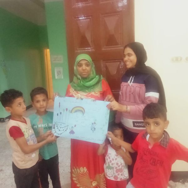 جانب من مرسم عن الاحتفال باعياد الطفولة