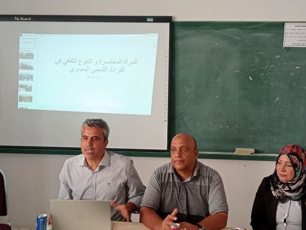 جانب من الصالون الثقافي