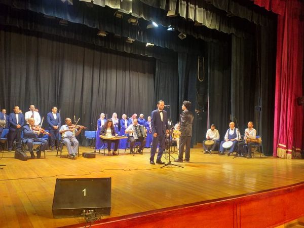 جانب من عرض فرقة الموسيقي العربية