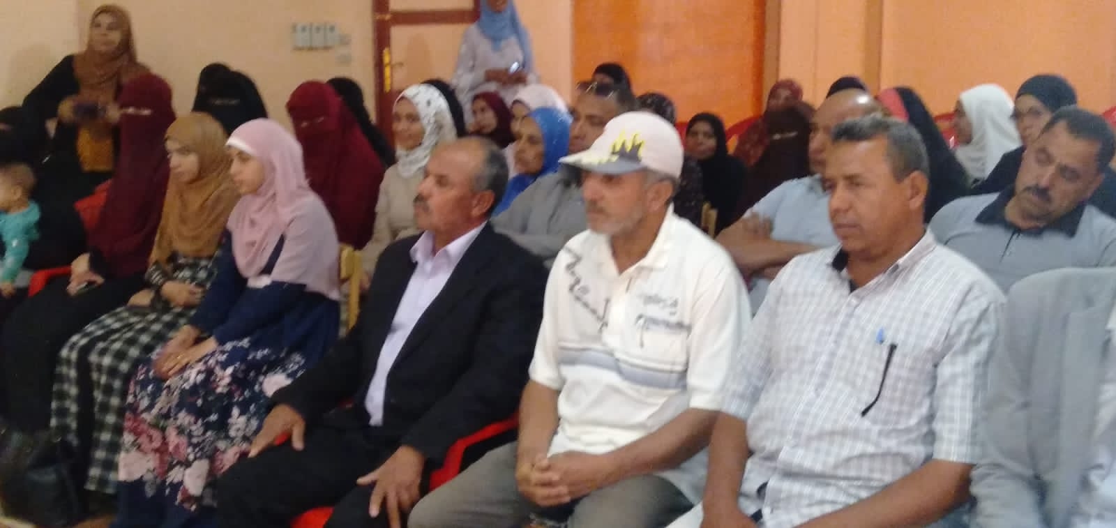 جانب من الندوة
