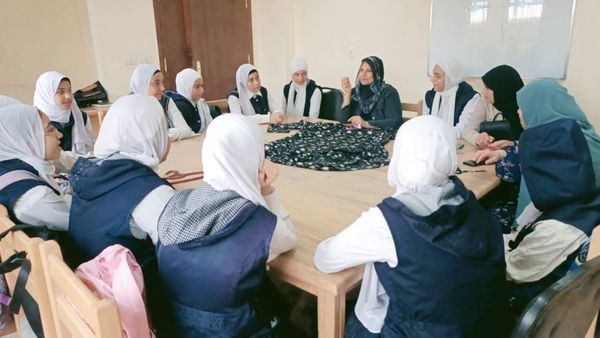 جانب من ورشة التفصيل والخياطة