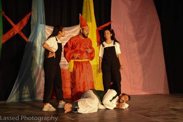 جانب من العرض المسرحي