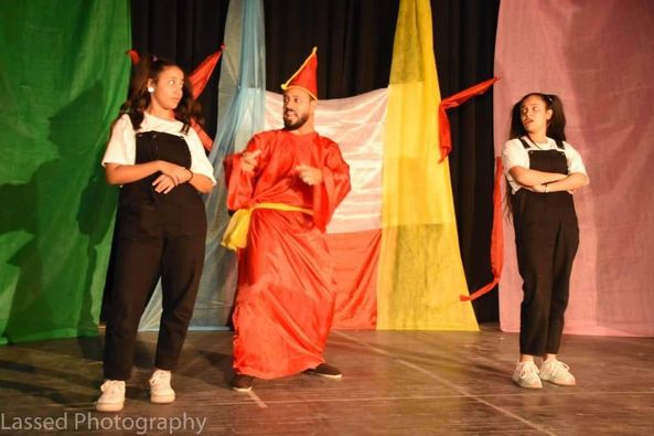 جانب من العرض المسرحي