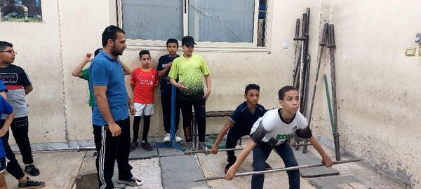 جانب من  تدريبات لعبة رفع الأثقال