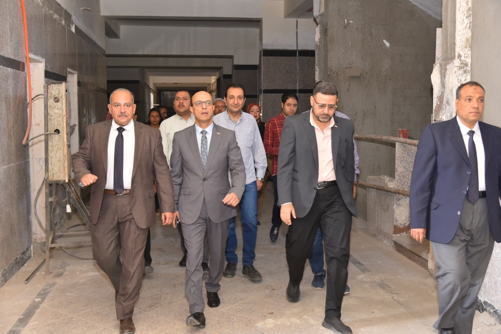 جانب من جولة رئيس جامعة أسيوط 