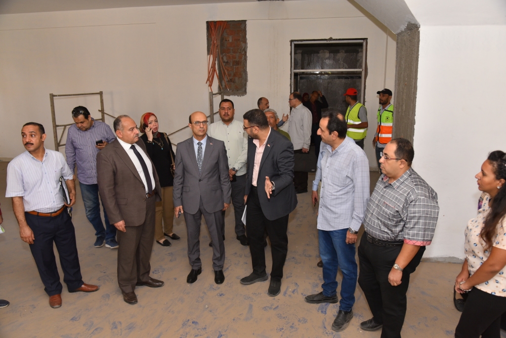 جانب من جولة رئيس جامعة أسيوط 