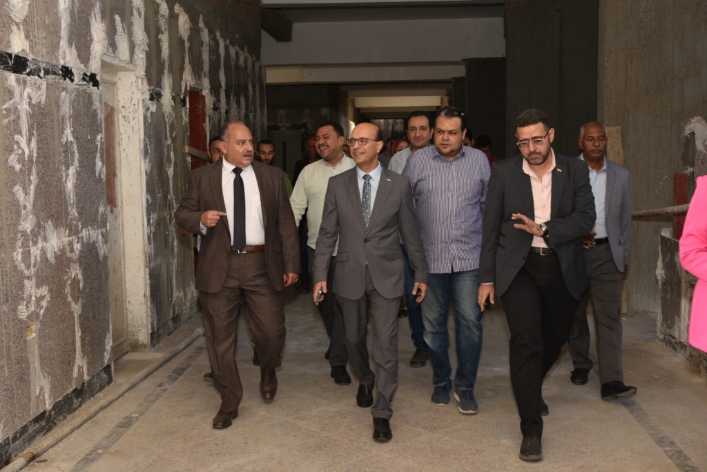 جانب من جولة رئيس جامعة أسيوط 