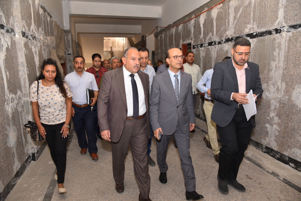 جانب من جولة رئيس جامعة أسيوط 