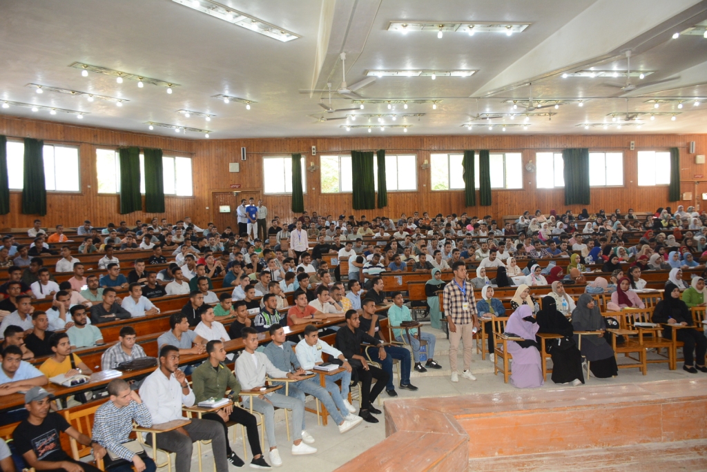 جانب من الندوة