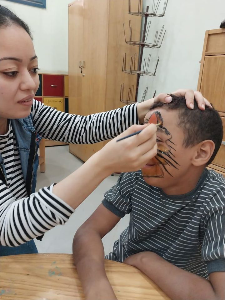 جانب من ورش رسم علي الوجوه للأطفال