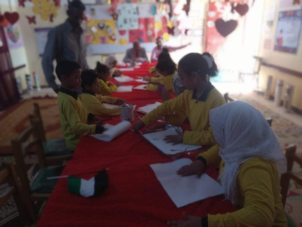 جانب من ورشة فنون تشكيلية