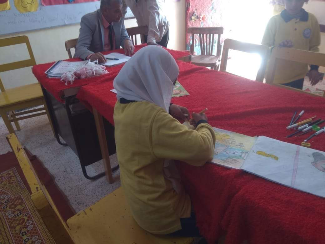 جانب من ورشة فنون تشكيلية