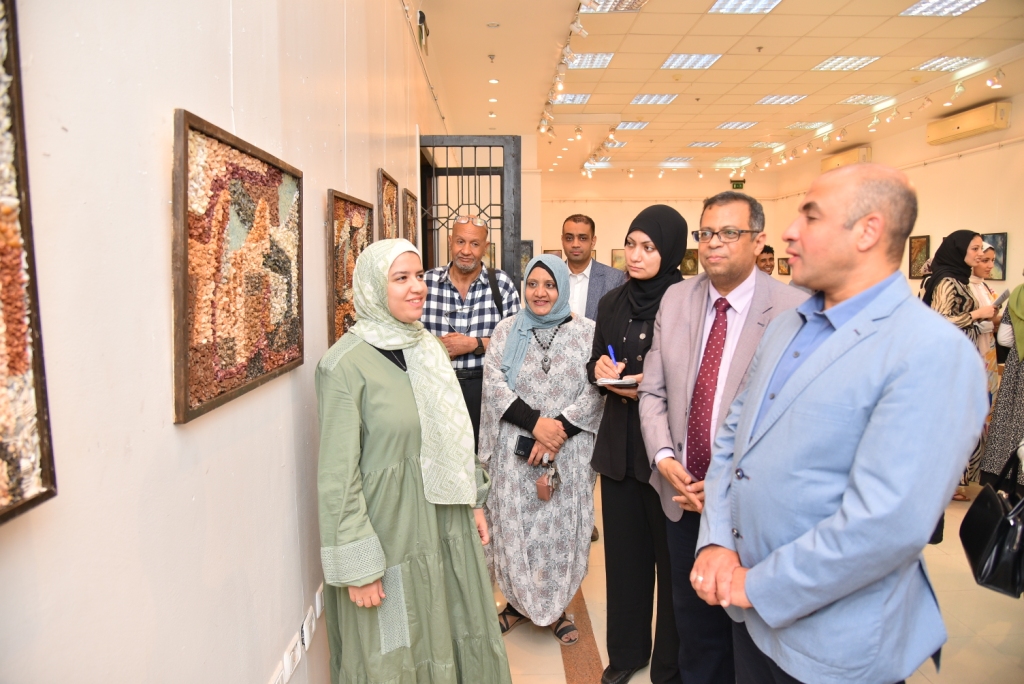 جانب من المعرض