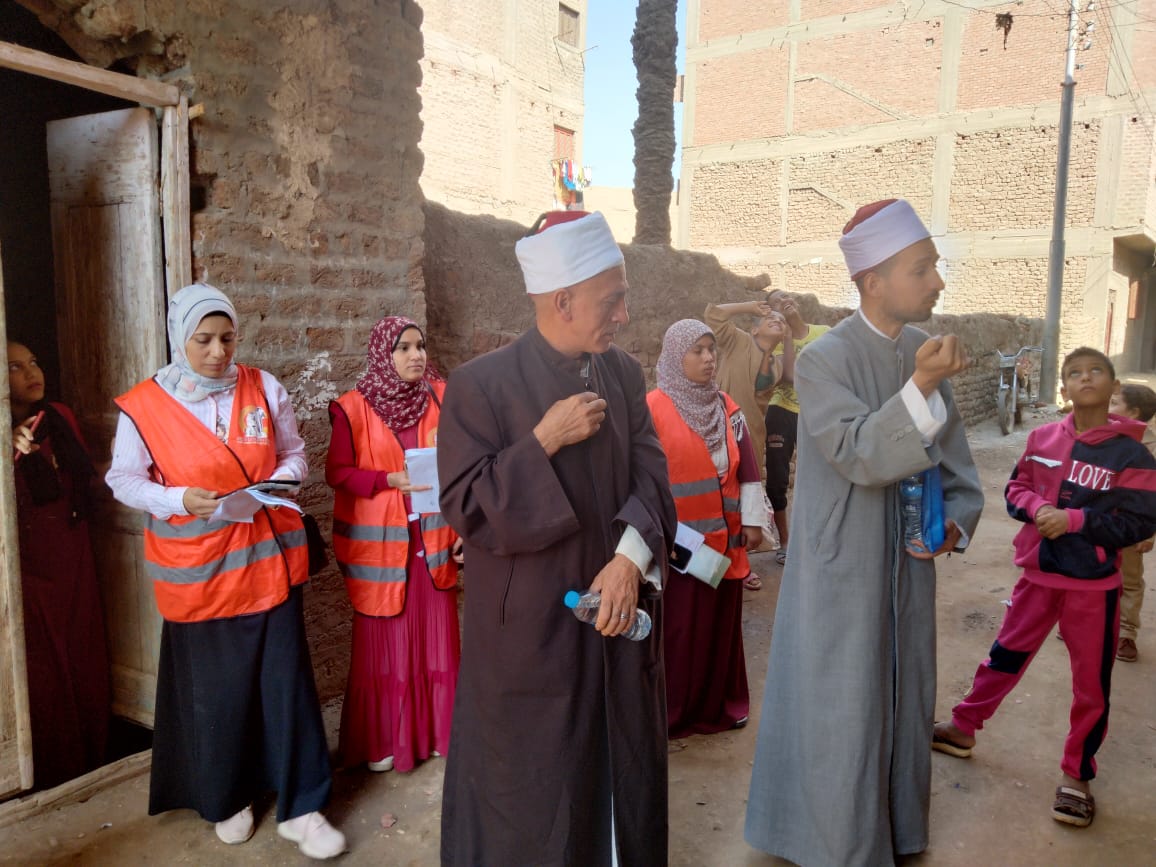 جانب من حملة لطرق الأبواب بعنوان 