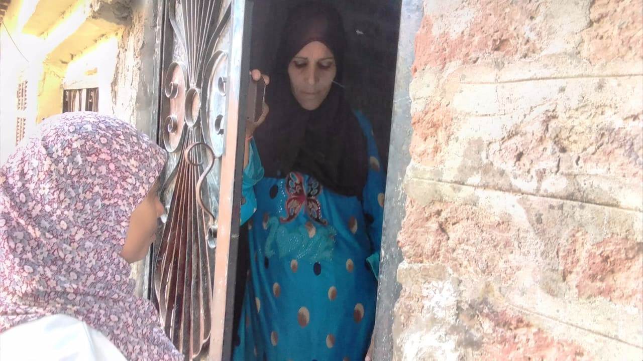 جانب من حملة لطرق الأبواب بعنوان 