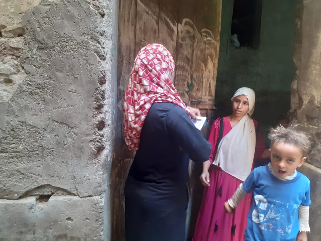 جانب من حملة لطرق الأبواب بعنوان 