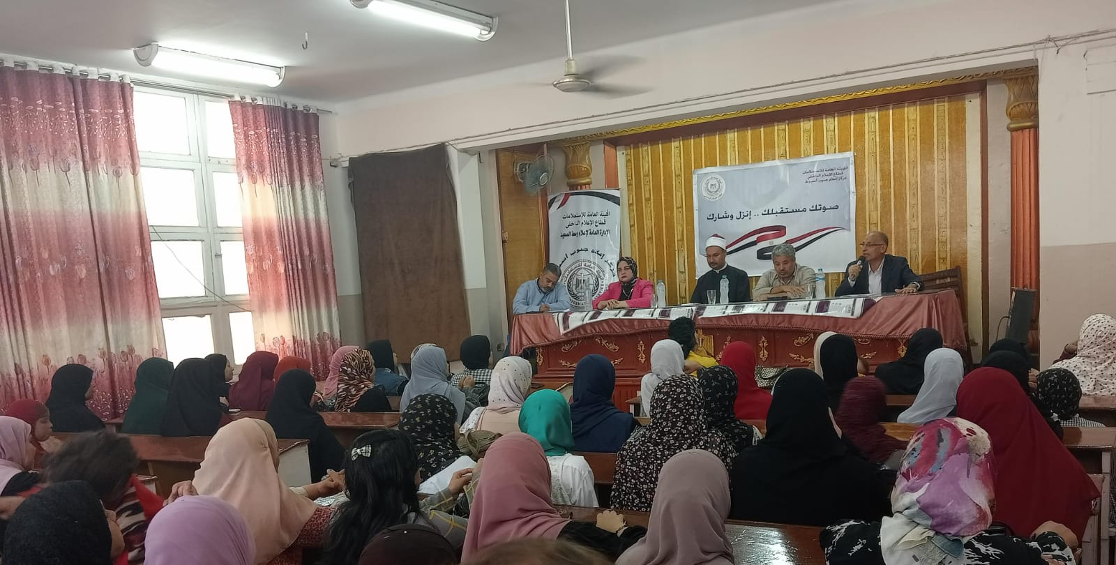 جانب من الندوة