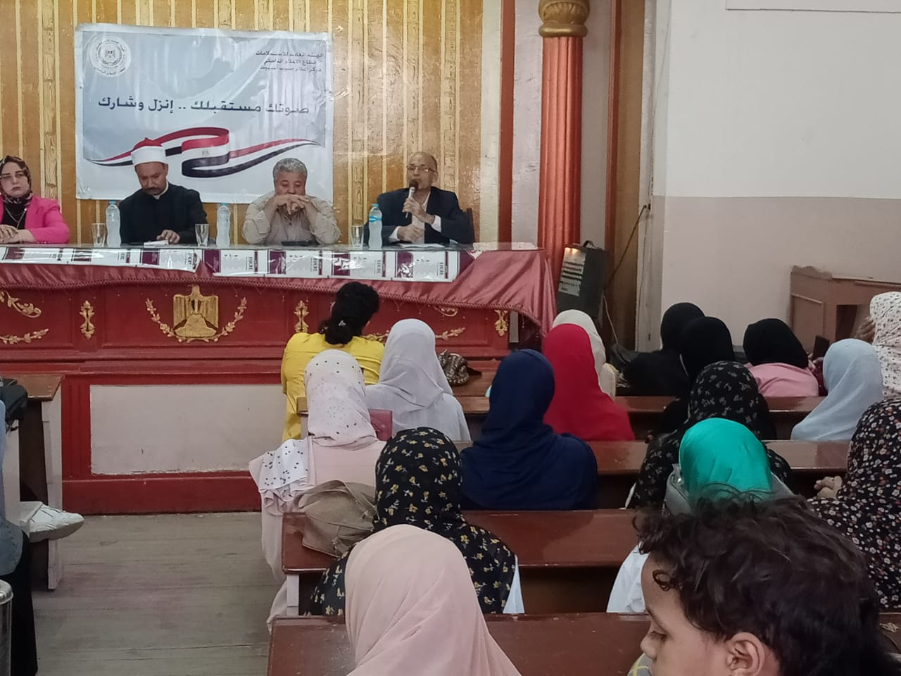 جانب من الندوة