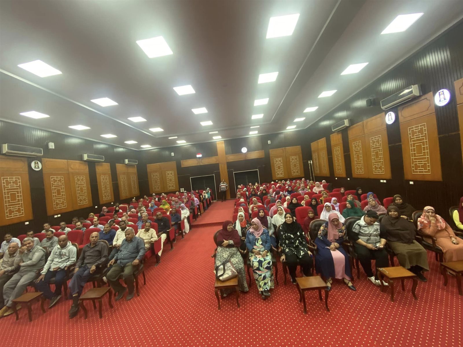 جانب من ضيوف ندوة مركز النيل للاعلام بالوادي الجديد