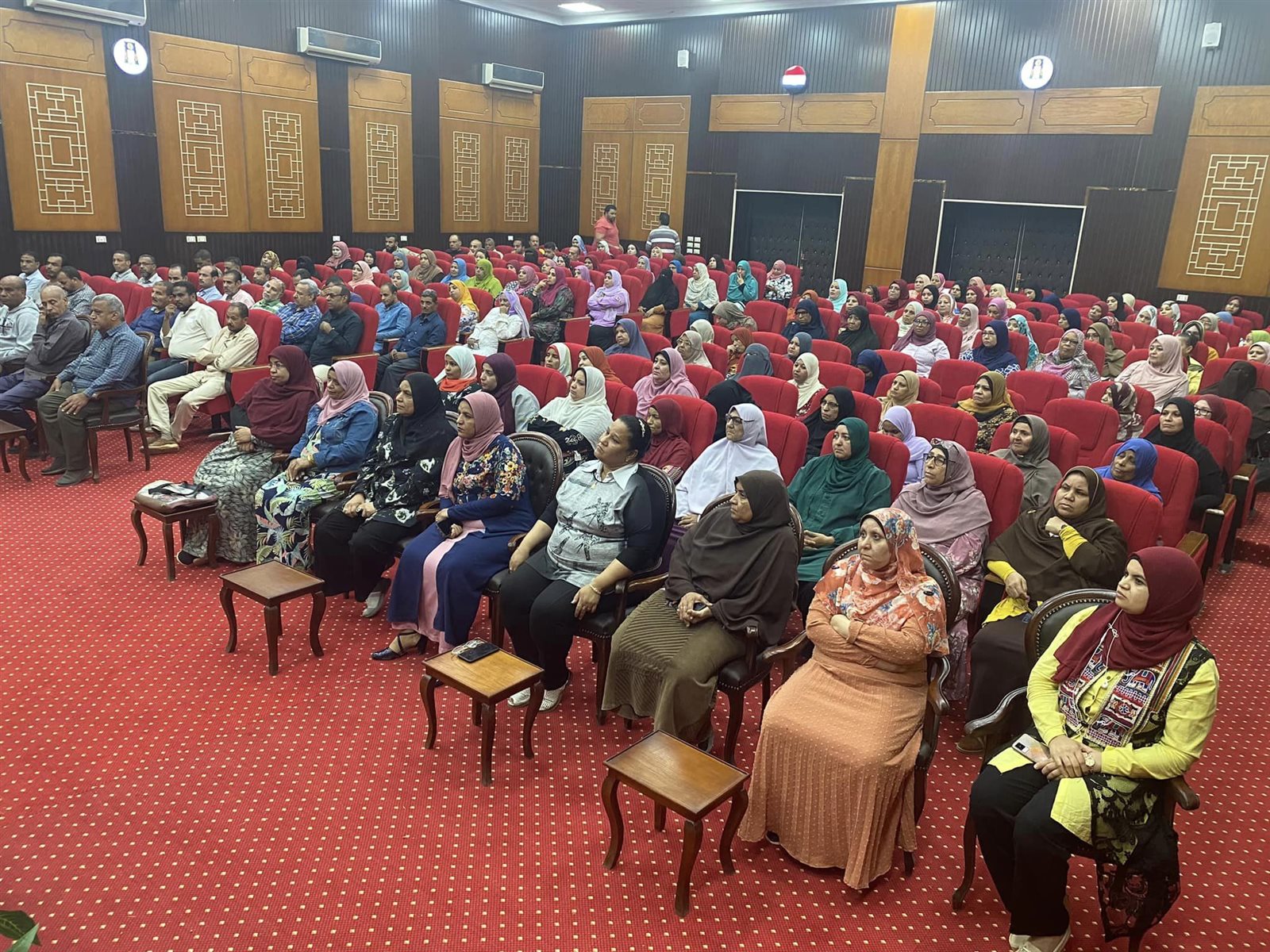 جانب من ضيوف ندوة مركز النيل للاعلام بالوادي الجديد