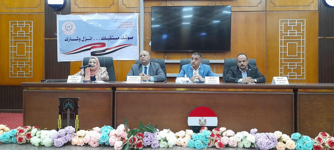 جانب من ضيوف ندوة مركز النيل للاعلام بالوادي الجديد