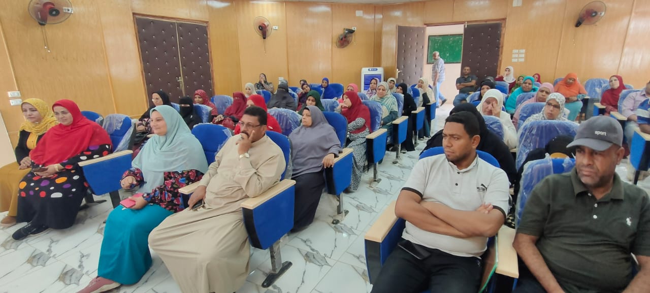 جانب من الندوة