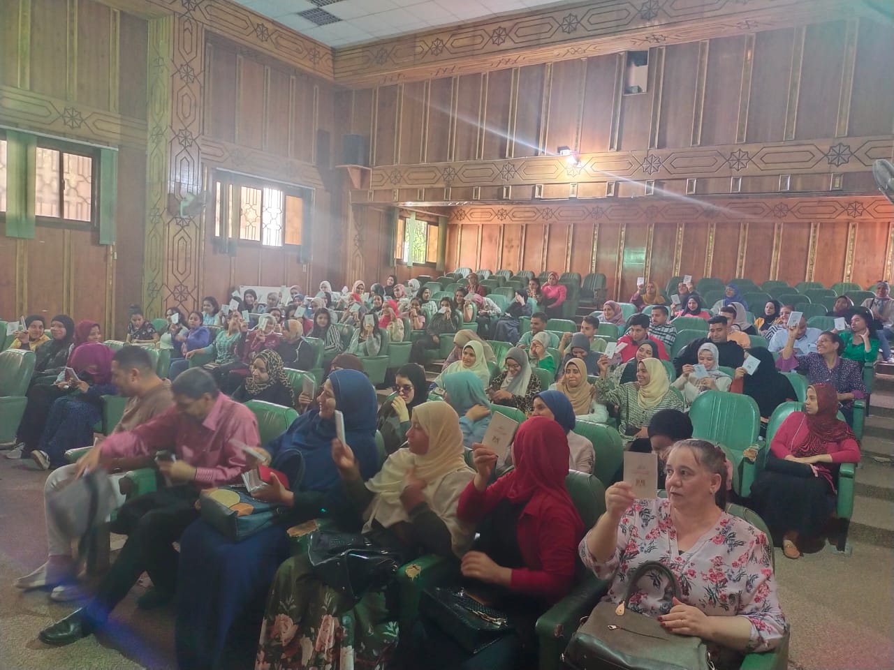 جانب من ضيوف الندوة