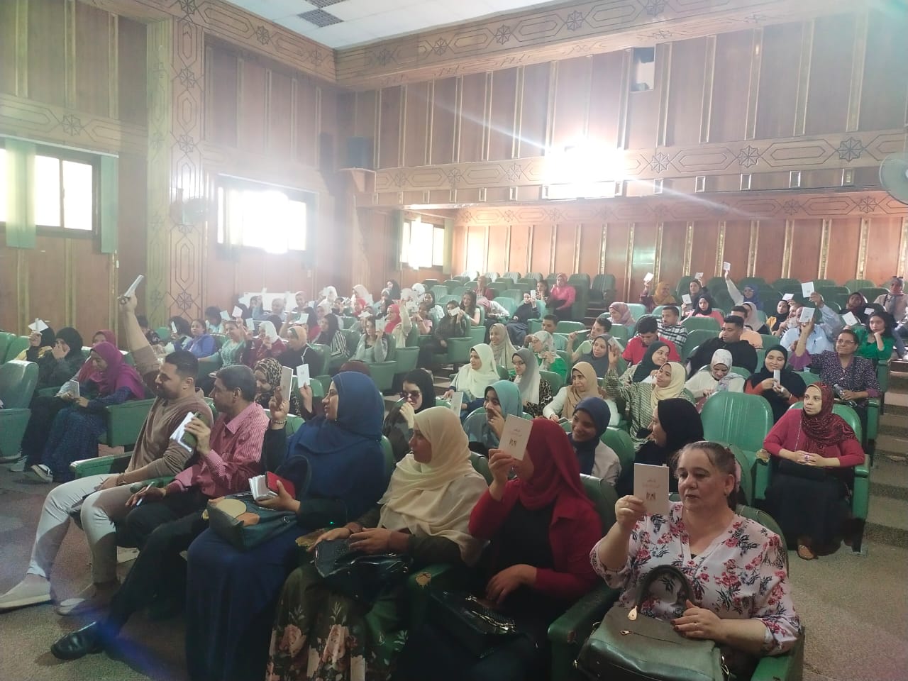 جانب من ضيوف الندوة