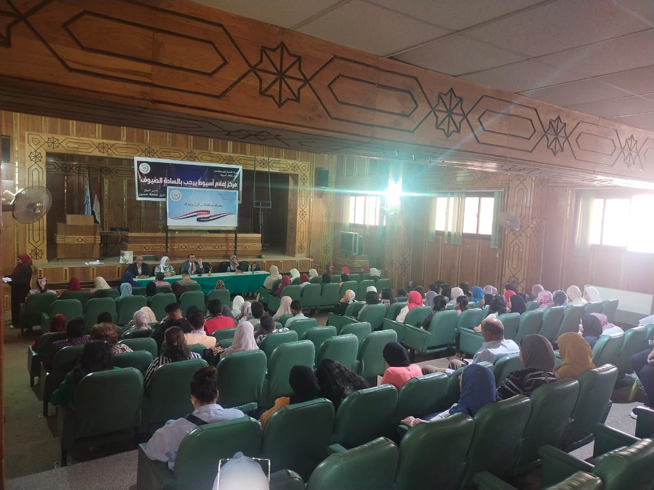 جانب من ضيوف الندوة