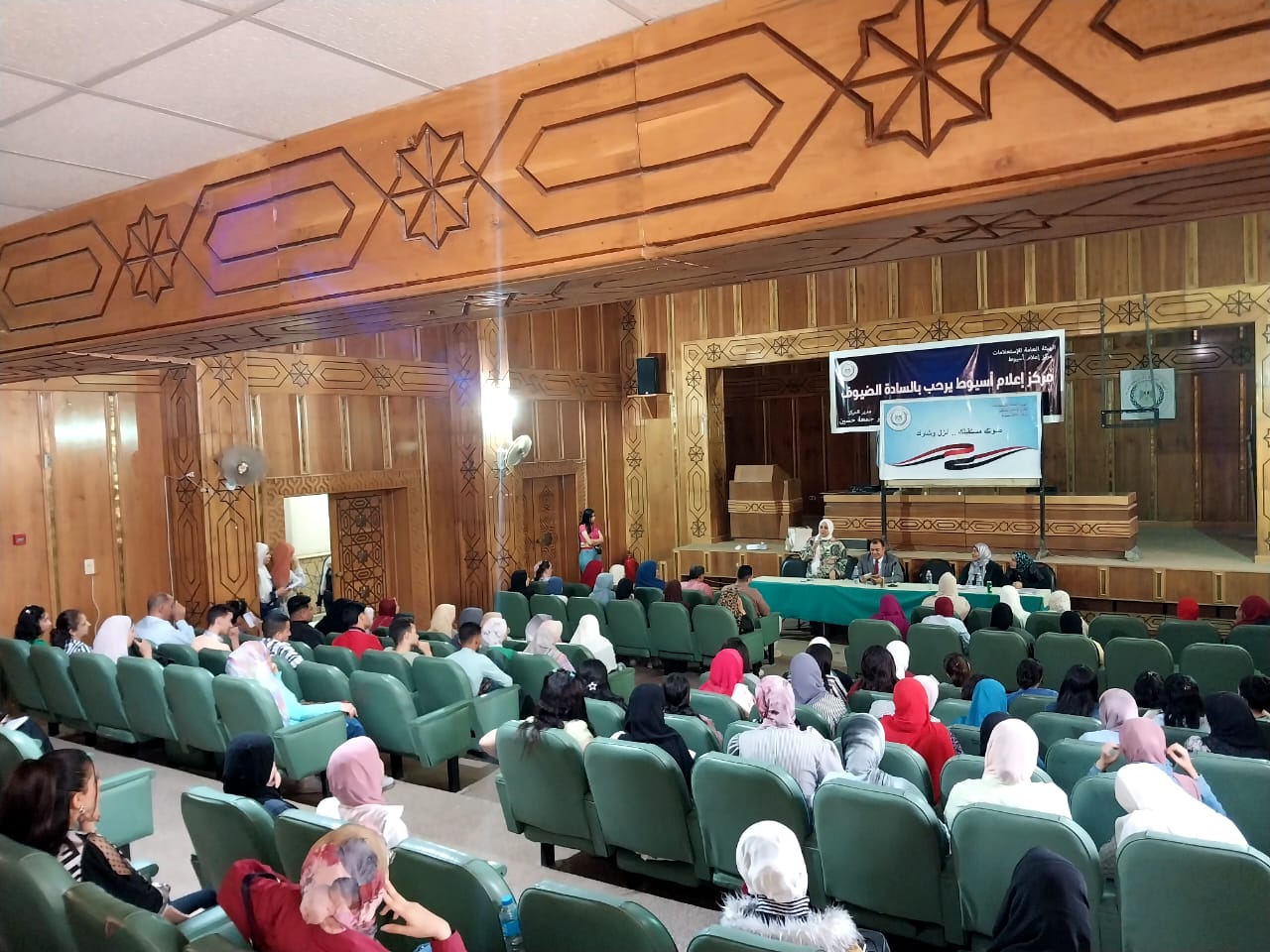 جانب من ضيوف الندوة